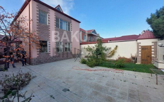 5 Room House / Villa for Sale in Baku