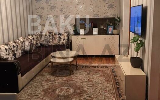 4 Room Old Apartment for Sale in Baku