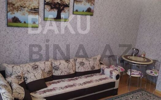 3 Room Old Apartment for Sale in Baku