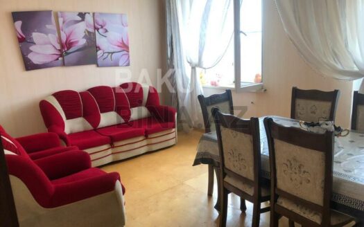 2 Rooms Old Apartment for Sale in Baku