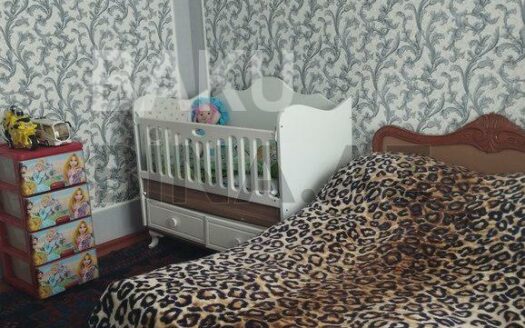 3 Room Old Apartment for Sale in Ganja