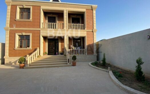 5 Room House / Villa for Sale in Baku
