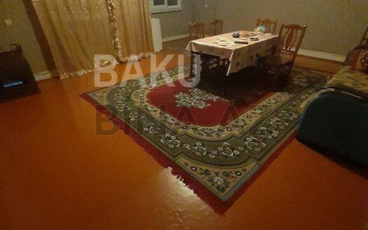 3 Room Old Apartment for Sale in Ganja