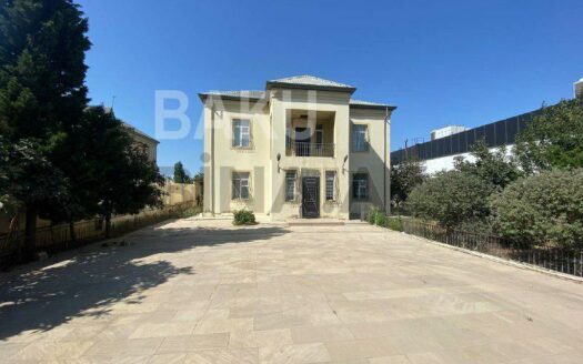 6 Room House / Villa for Sale in Baku