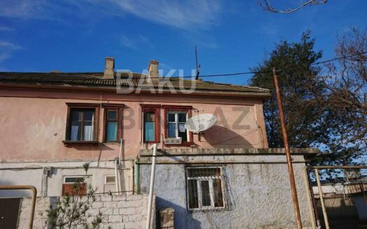 2 Rooms Old Apartment for Sale in Baku