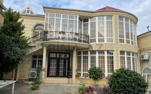 11-Room House / Villa for Sale in Baku
