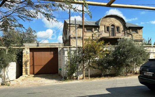7 Room House / Villa for Sale in Baku