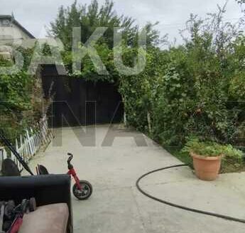 4 Room House / Villa for Sale in Baku