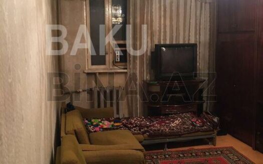 3 Room Old Apartment for Sale in Baku