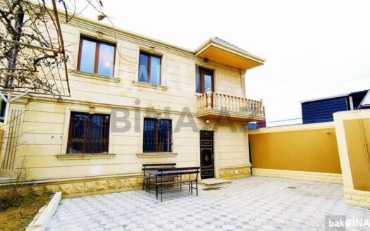 4 Room House / Villa for Sale in Baku