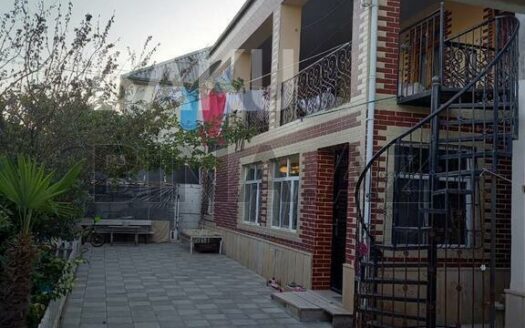 4 Room House / Villa for Sale in Baku