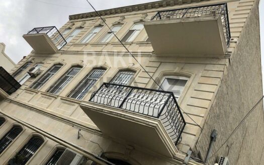 1 Room Old Apartment for Sale in Baku