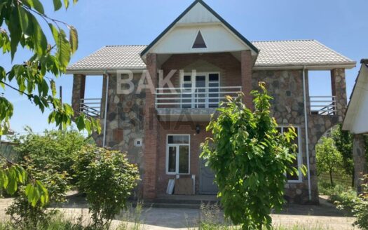 8 Room House / Villa for Sale in Guba