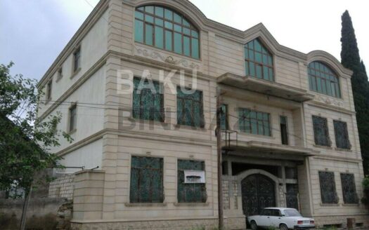 11-Room House / Villa for Sale in Shamkir