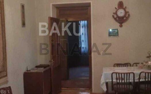 2 Rooms Old Apartment for Sale in Baku