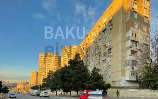2 Rooms Old Apartment for Sale in Baku