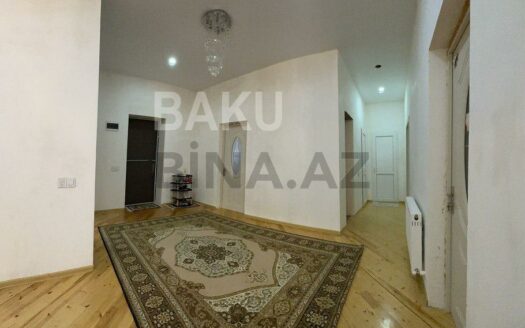 4 Room House / Villa for Sale in Baku