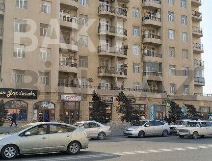 2 Rooms Old Apartment for Sale in Baku