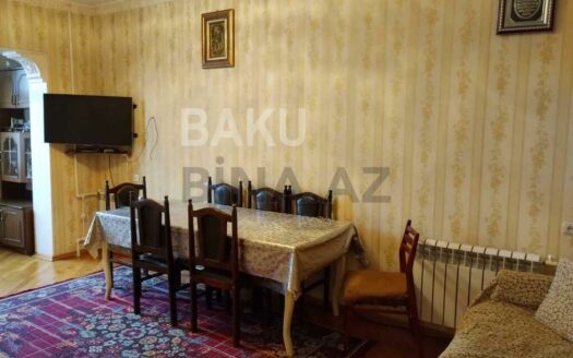 3 Room Old Apartment for Sale in Baku