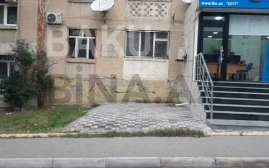 2 Rooms Old Apartment for Sale in Baku