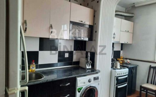 3 Room Old Apartment for Sale in Ganja