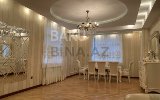 8 Room House / Villa for Sale in Baku