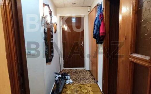 3 Room Old Apartment for Sale in Baku