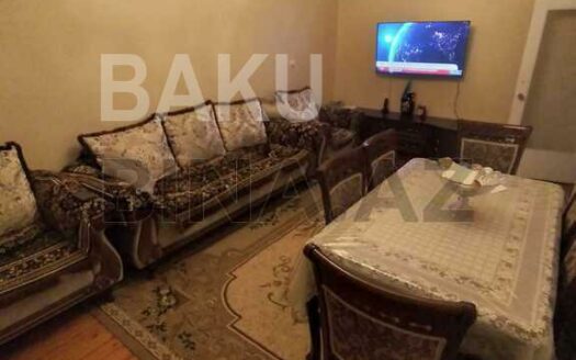 3 Room Old Apartment for Sale in Baku