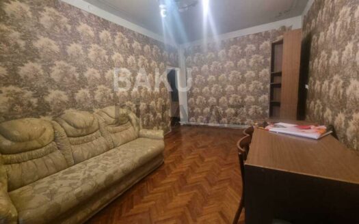 2 Rooms Old Apartment for Sale in Baku
