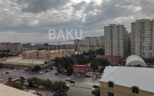 3 Room Old Apartment for Sale in Baku