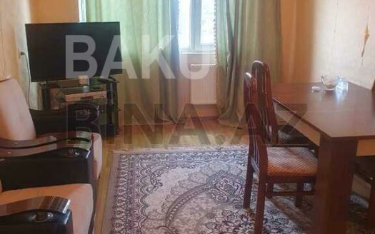 3 Room Old Apartment for Sale in Baku