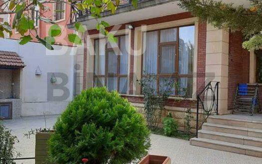 6 Room House / Villa for Sale in Baku
