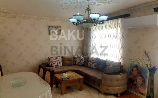3 Room Old Apartment for Sale in Baku