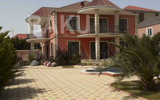 6 Room House / Villa for Sale in Baku