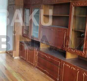 3 Room Old Apartment for Sale in Baku