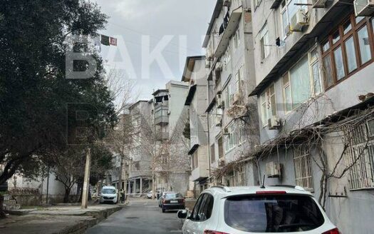 1 Room Old Apartment for Sale in Baku