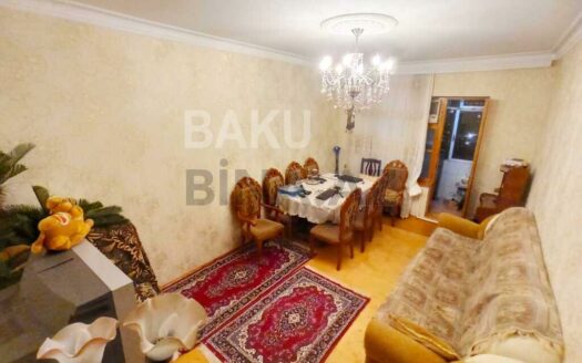 3 Room Old Apartment for Sale in Baku