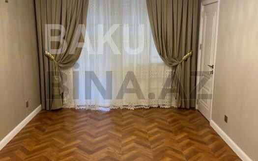 3 Room Old Apartment for Sale in Baku