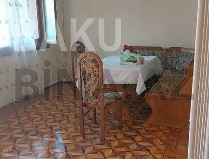 3 Room Old Apartment for Sale in Baku