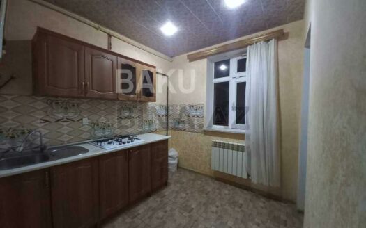 2 Rooms Old Apartment for Sale in Baku