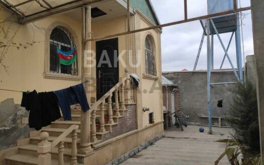 4 Room House / Villa for Sale in Baku