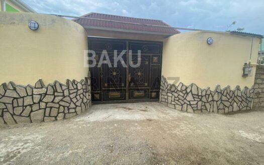 4 Room House / Villa for Sale in Baku
