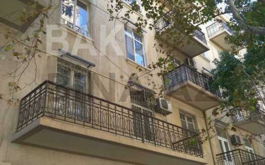 2 Rooms Old Apartment for Sale in Baku