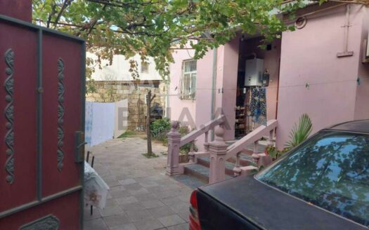 4 Room House / Villa for Sale in Baku