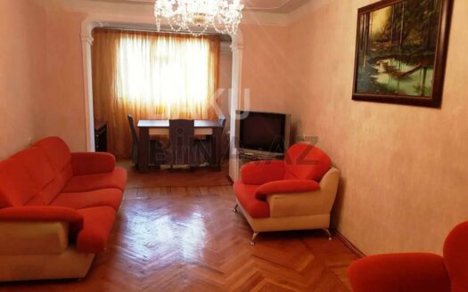 2 Rooms Old Apartment for Sale in Baku