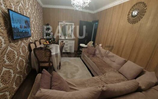 3 Room Old Apartment for Sale in Baku