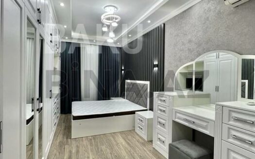 3 Room Old Apartment for Sale in Baku
