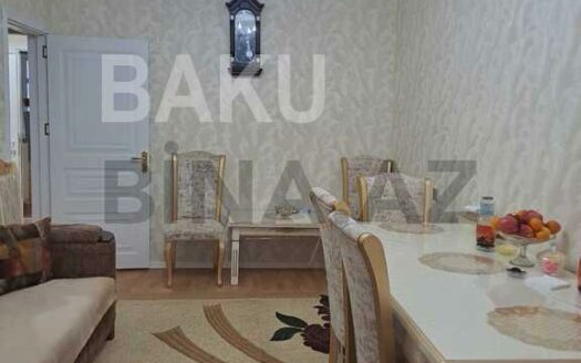 3 Room Old Apartment for Sale in Baku