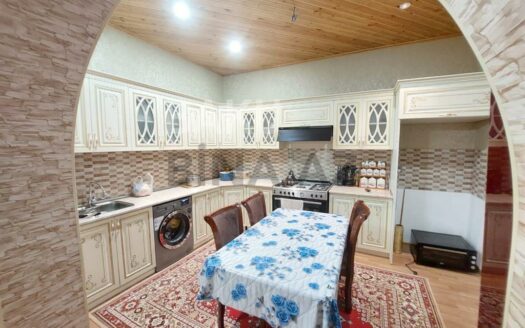 9 Room House / Villa for Sale in Guba
