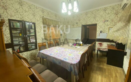 6 Room House / Villa for Sale in Baku
